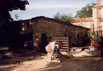 stav hospodářského křídla v roce 1992
