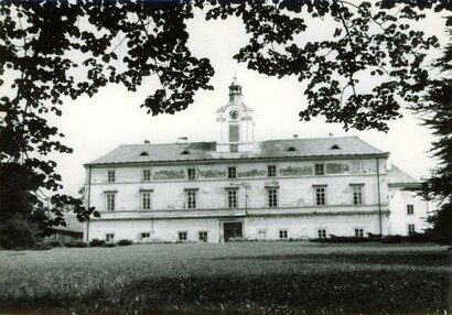 Jižní průčelí v roce 1970